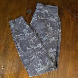 LULULEMON CAMO HIGH WAISTED JOGGERS🖤